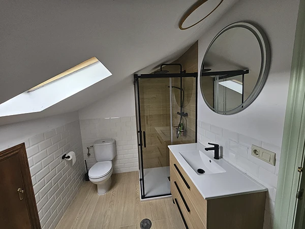 Baño completo del ático