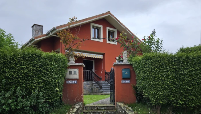 Fachada de la casa El Tayo